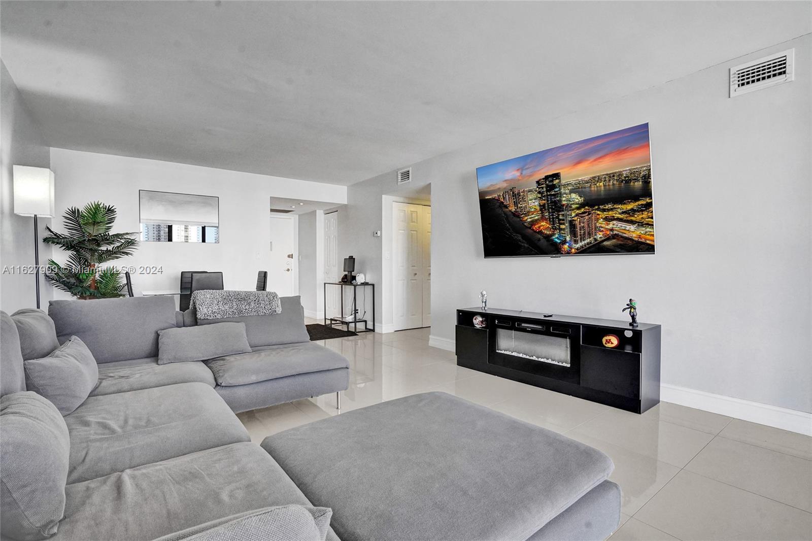 OCEANVIEW PARK CONDO - Residential Lease