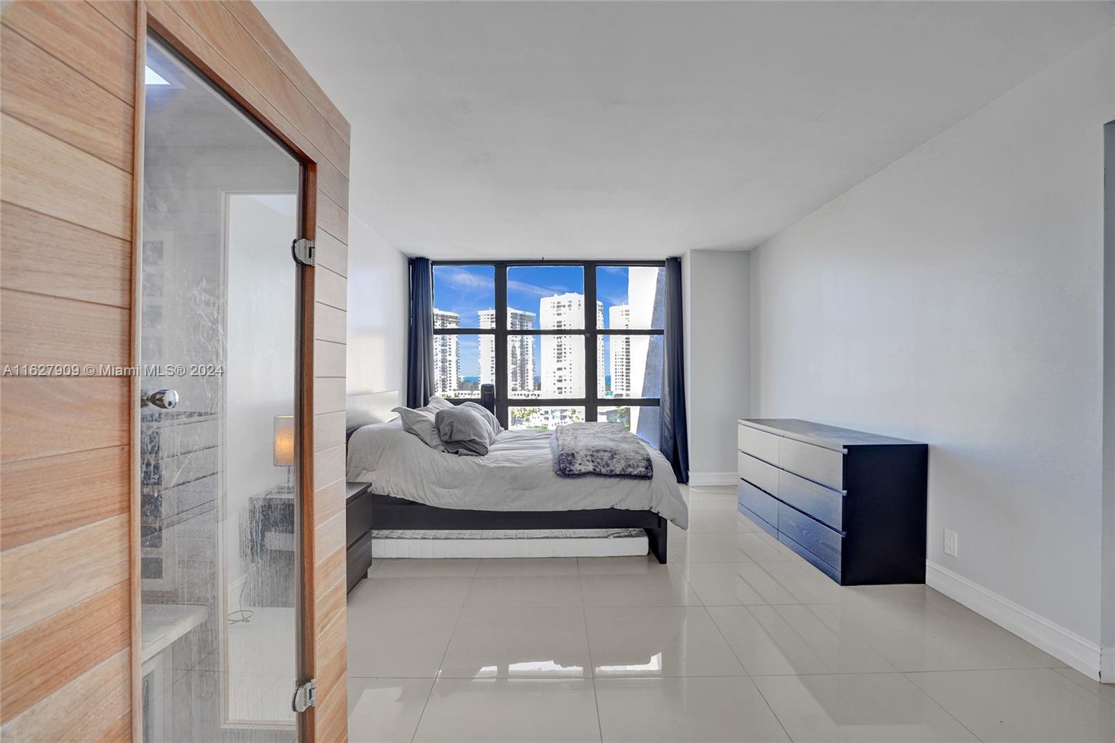 OCEANVIEW PARK CONDO - Residential Lease
