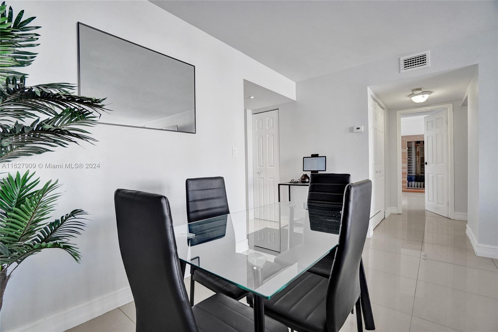 OCEANVIEW PARK CONDO - Residential Lease