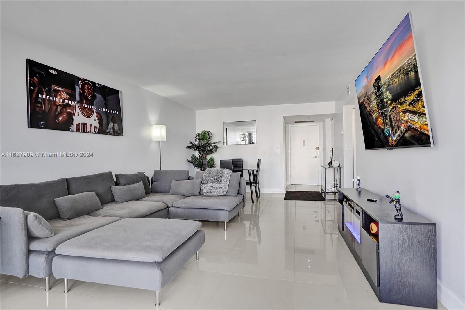OCEANVIEW PARK CONDO - Residential Lease
