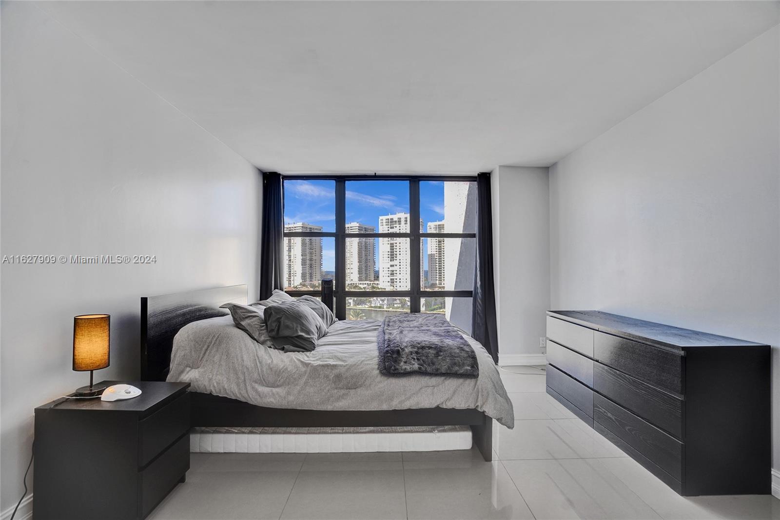 OCEANVIEW PARK CONDO - Residential Lease