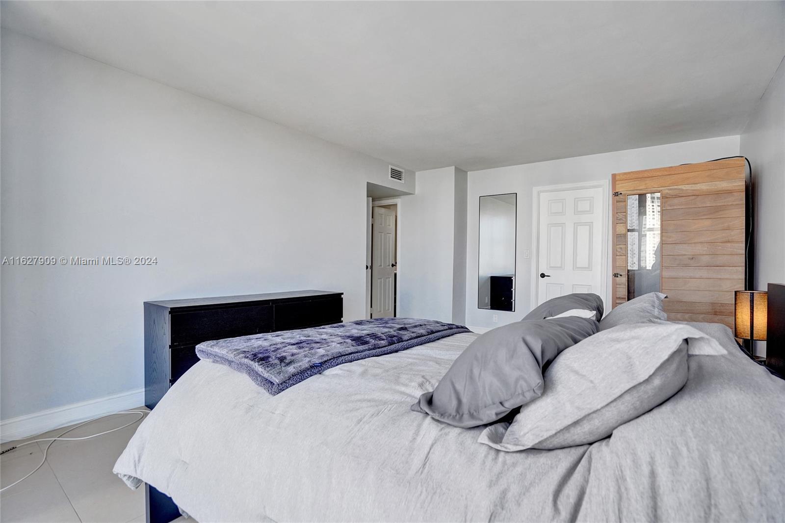 OCEANVIEW PARK CONDO - Residential Lease