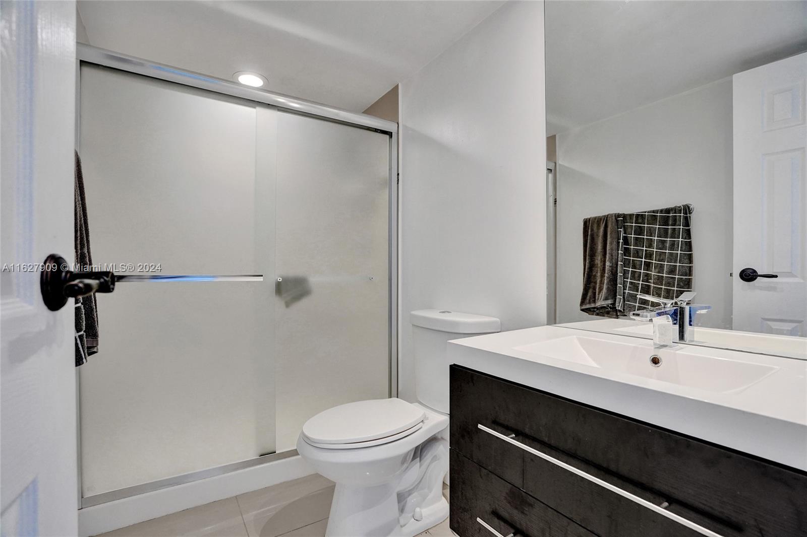OCEANVIEW PARK CONDO - Residential Lease