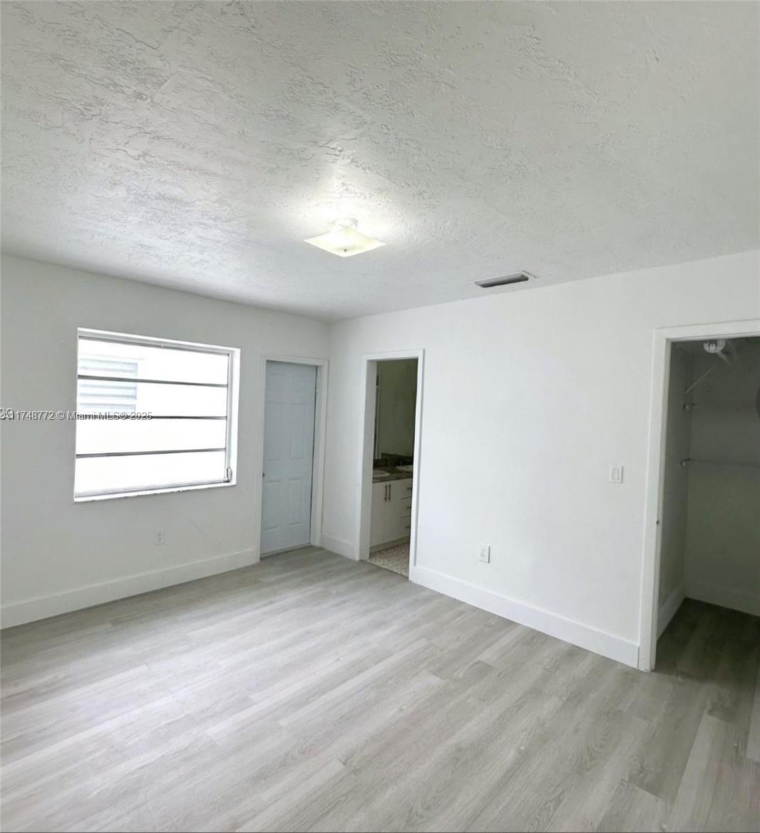 BEAUTFUL STUDIO / EFFICIENCY WITH ONE FULL BATHROOM AND ONE ASSIGNED PARKING SPACE. CORAL GABLES SENIOR HIGH SCHOOL AND PONCE DE LEON MIDDLE SCHOOL. WOOD LAMINATE & TILE FLOORING, CABINETS, REFRIGERATOR, SINK, AND DOUBLE BURNER. NEAR SHOPPING & RESTAURANTS. CALL TODAY FOR MORE INFORMATION AND SHOWING INSTRUCTIONS