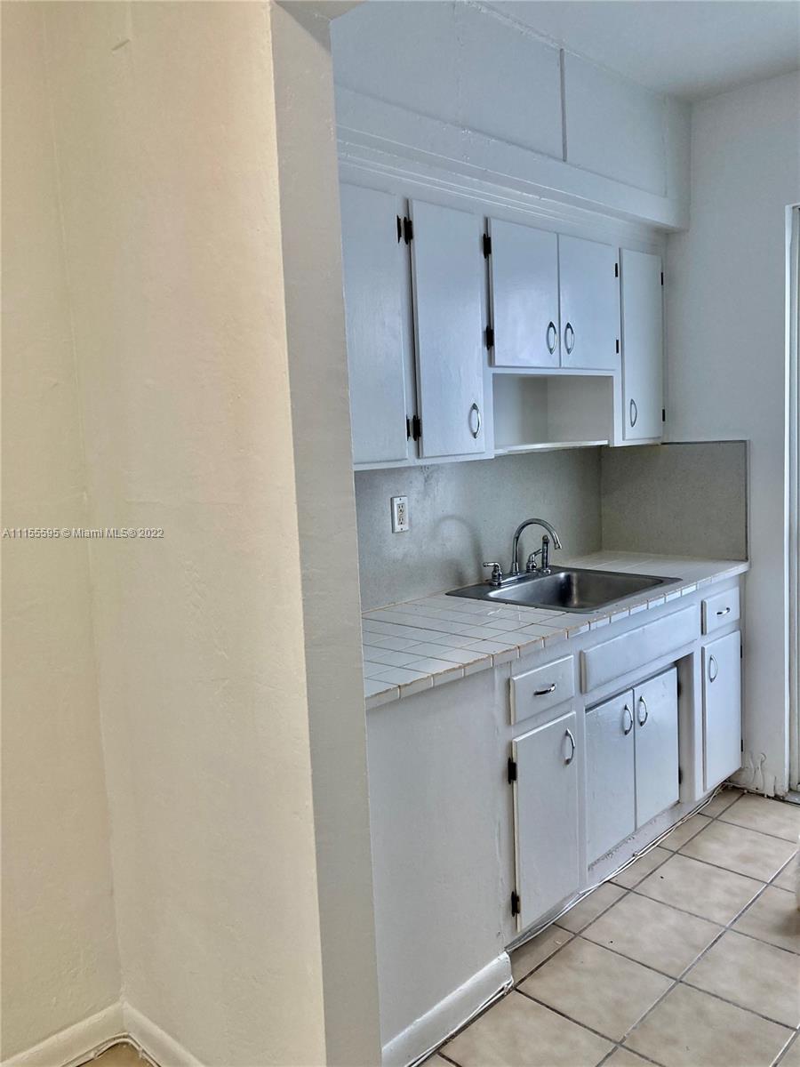 THE CORVETTE CONDO - Residential Lease