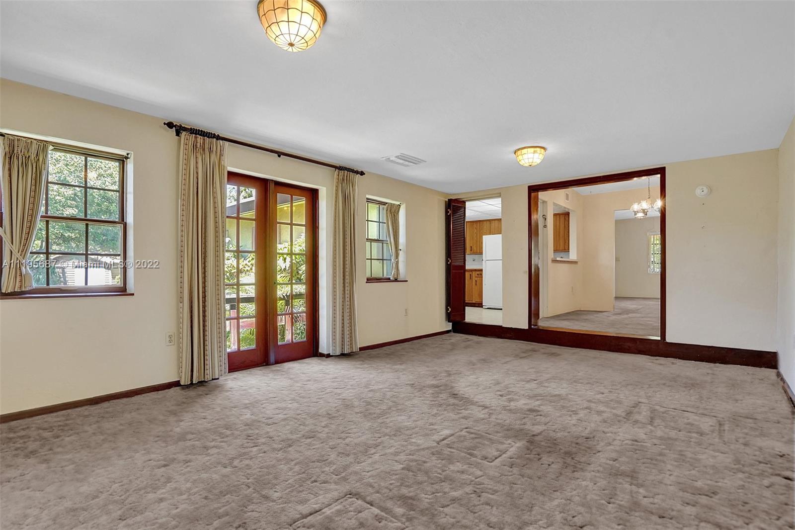 DAVIS MANOR - Residential