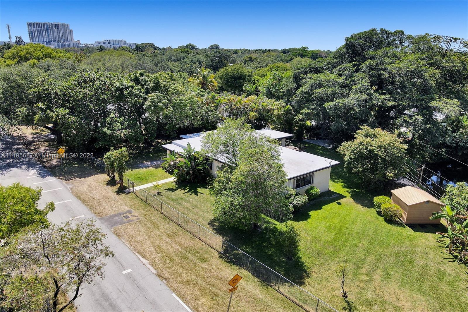 DAVIS MANOR - Residential