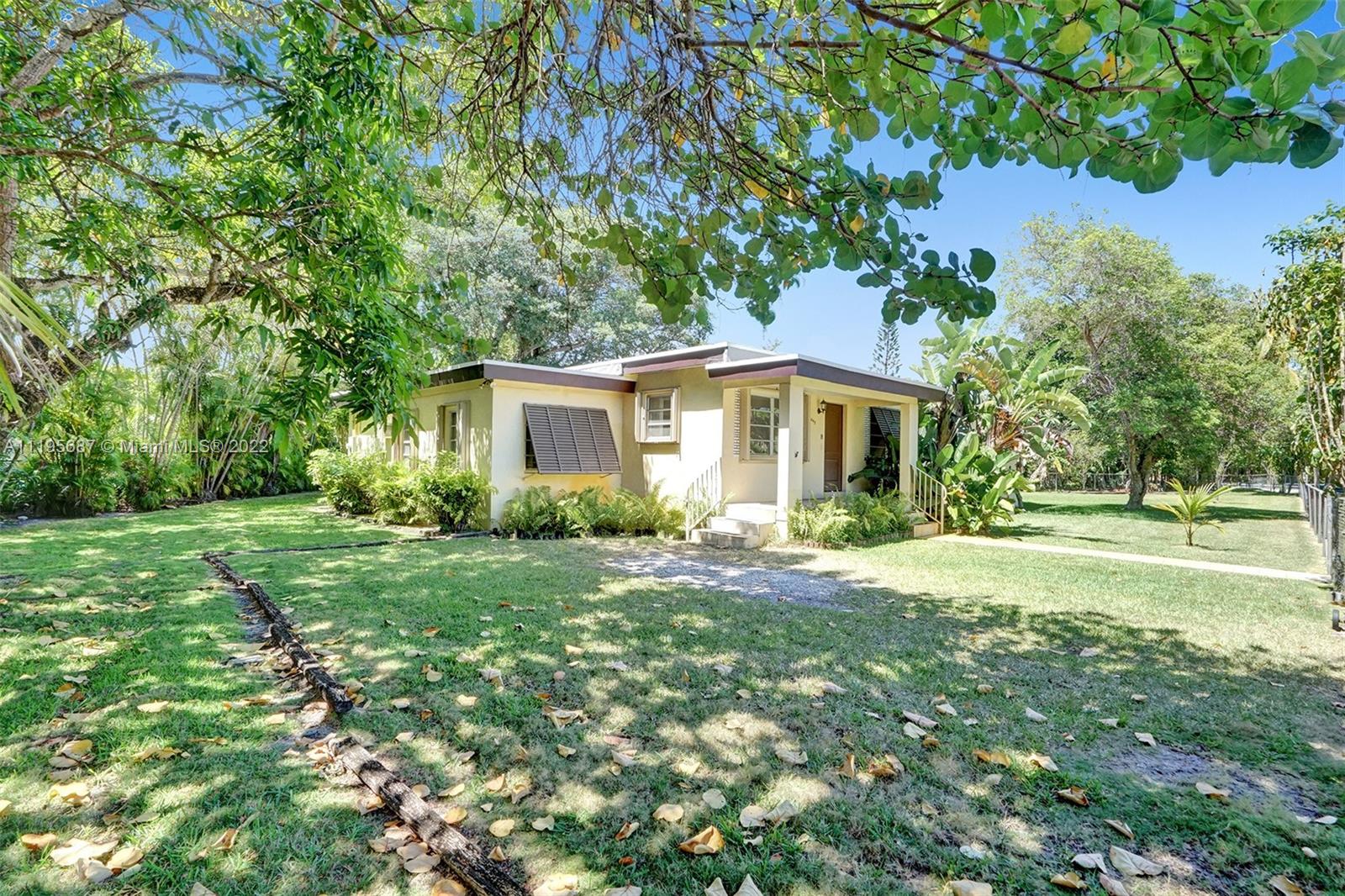 DAVIS MANOR - Residential