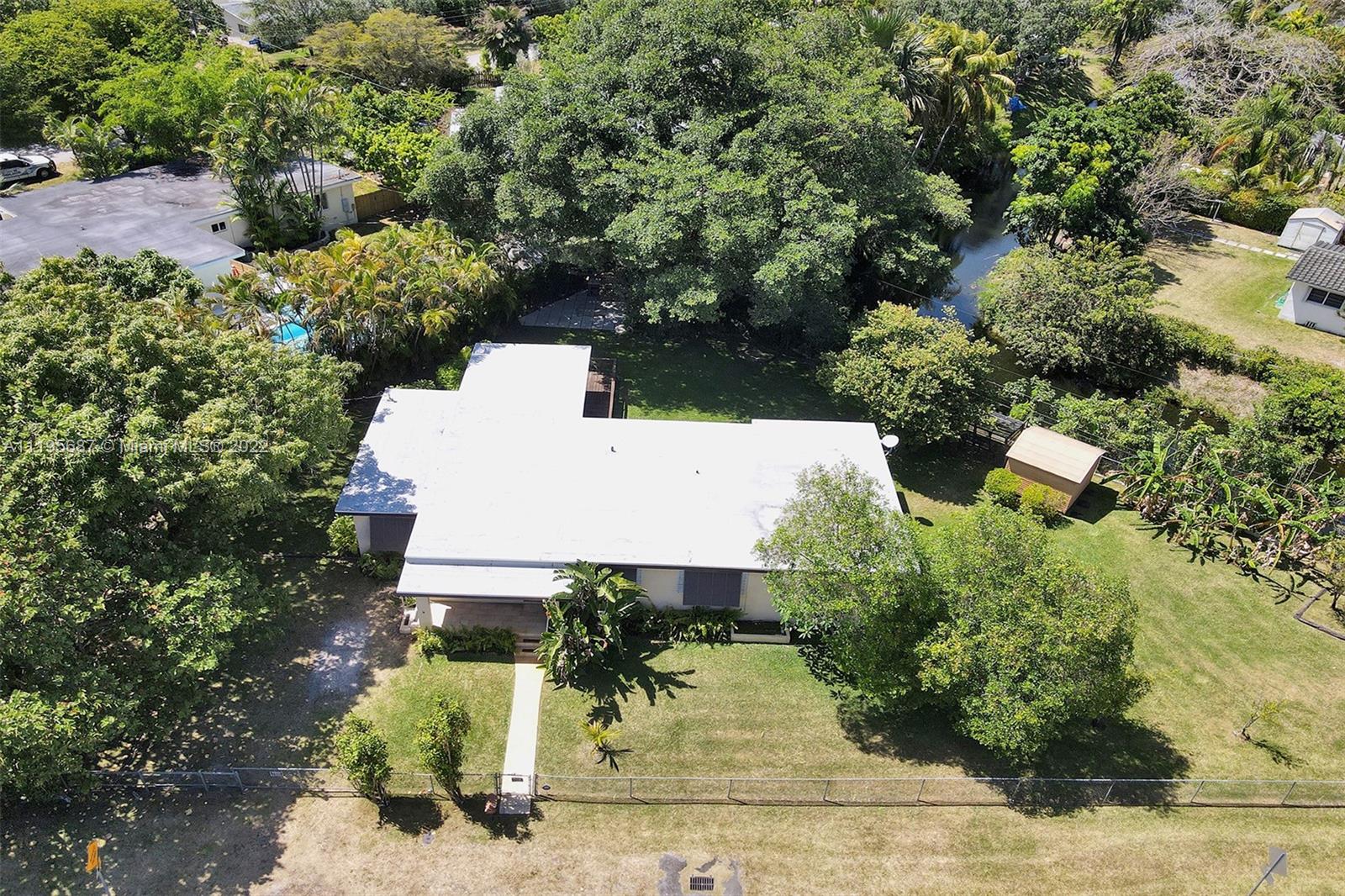 DAVIS MANOR - Residential