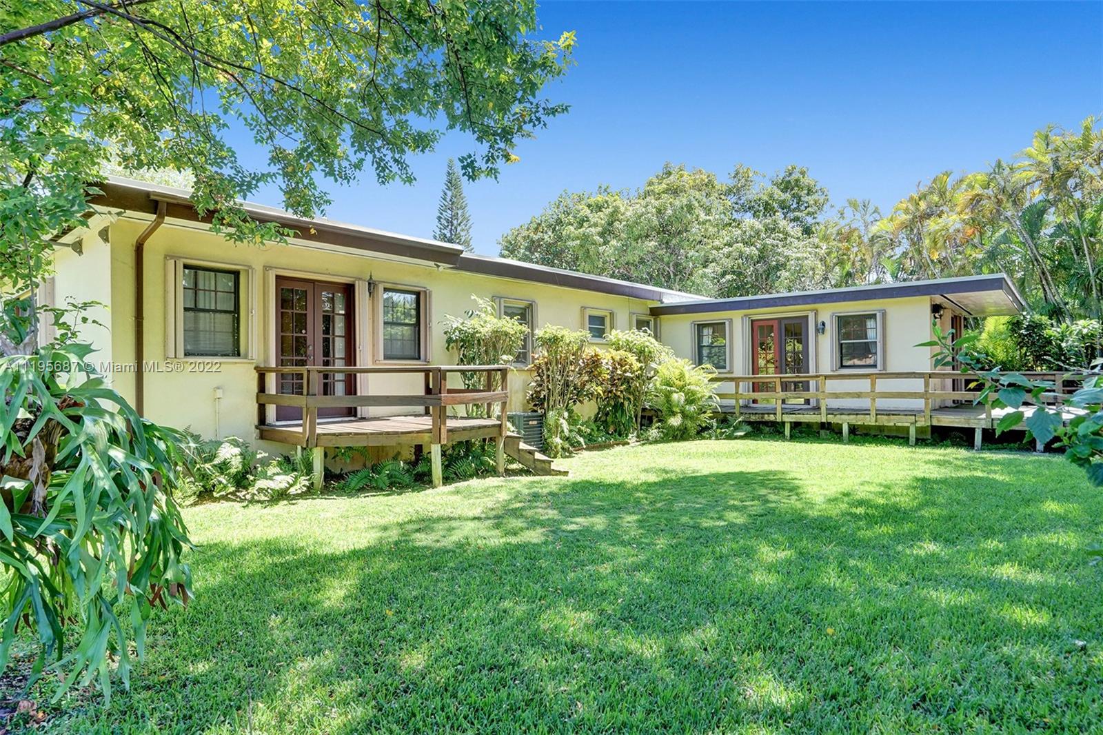 DAVIS MANOR - Residential