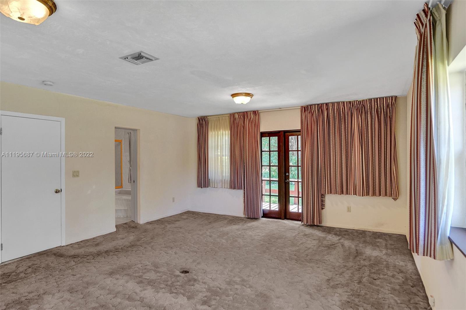 DAVIS MANOR - Residential