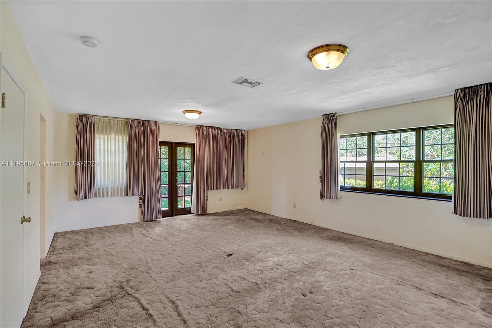 DAVIS MANOR - Residential