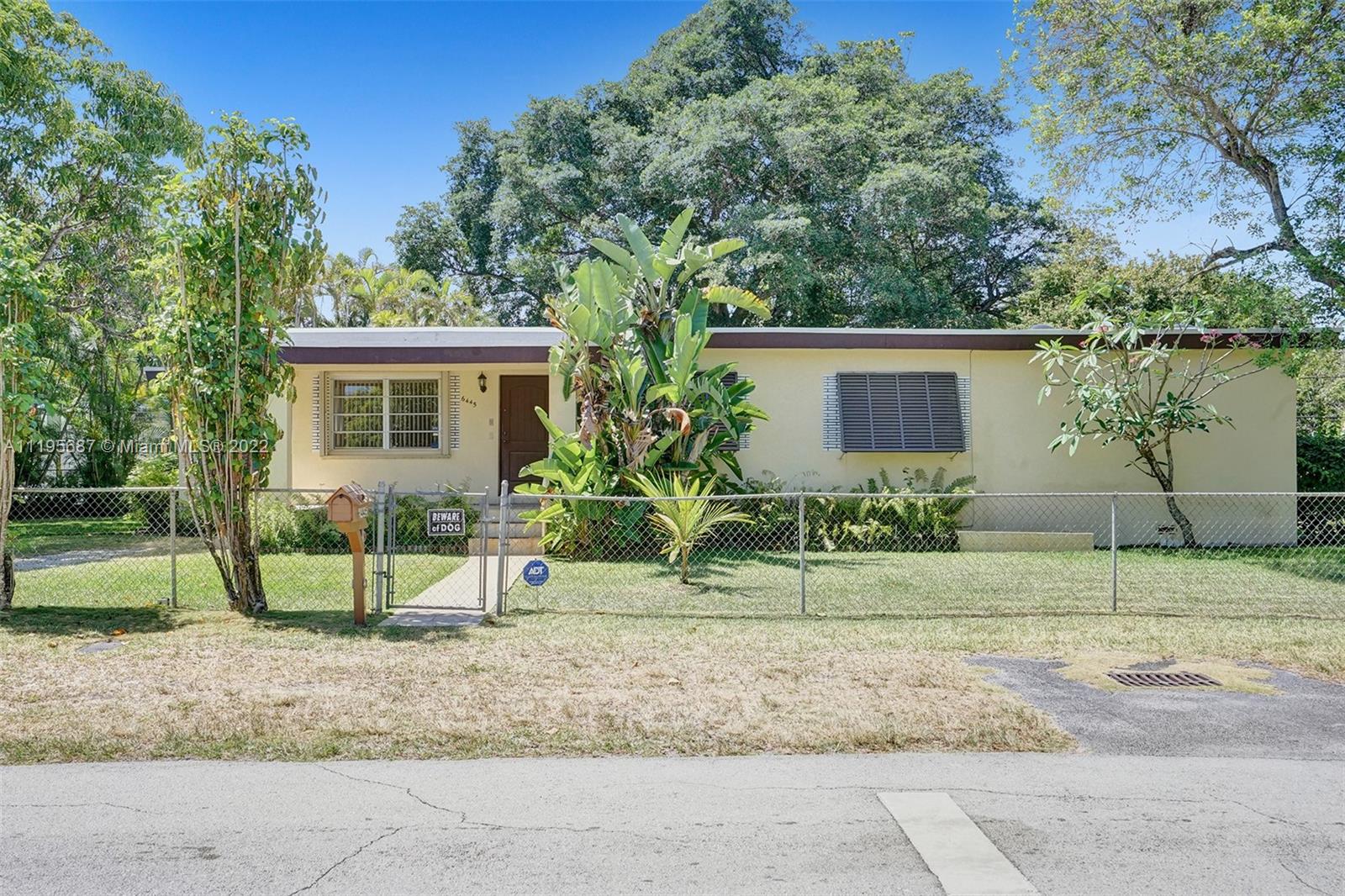 DAVIS MANOR - Residential