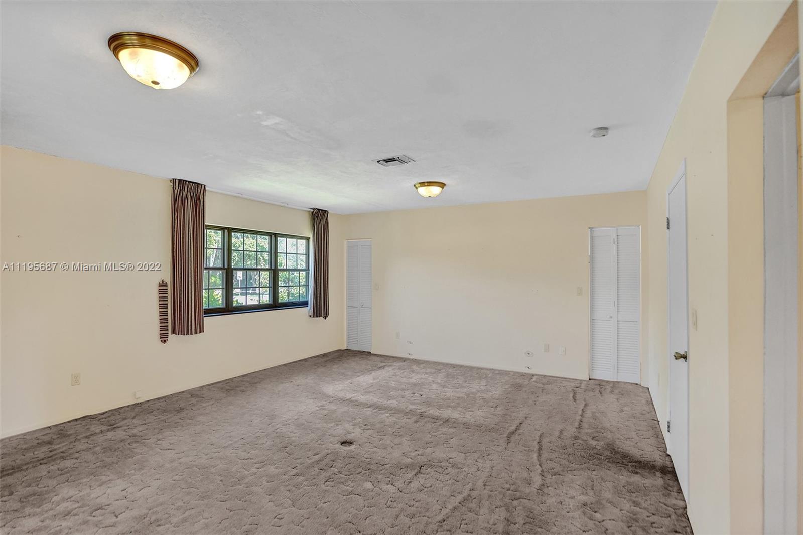 DAVIS MANOR - Residential