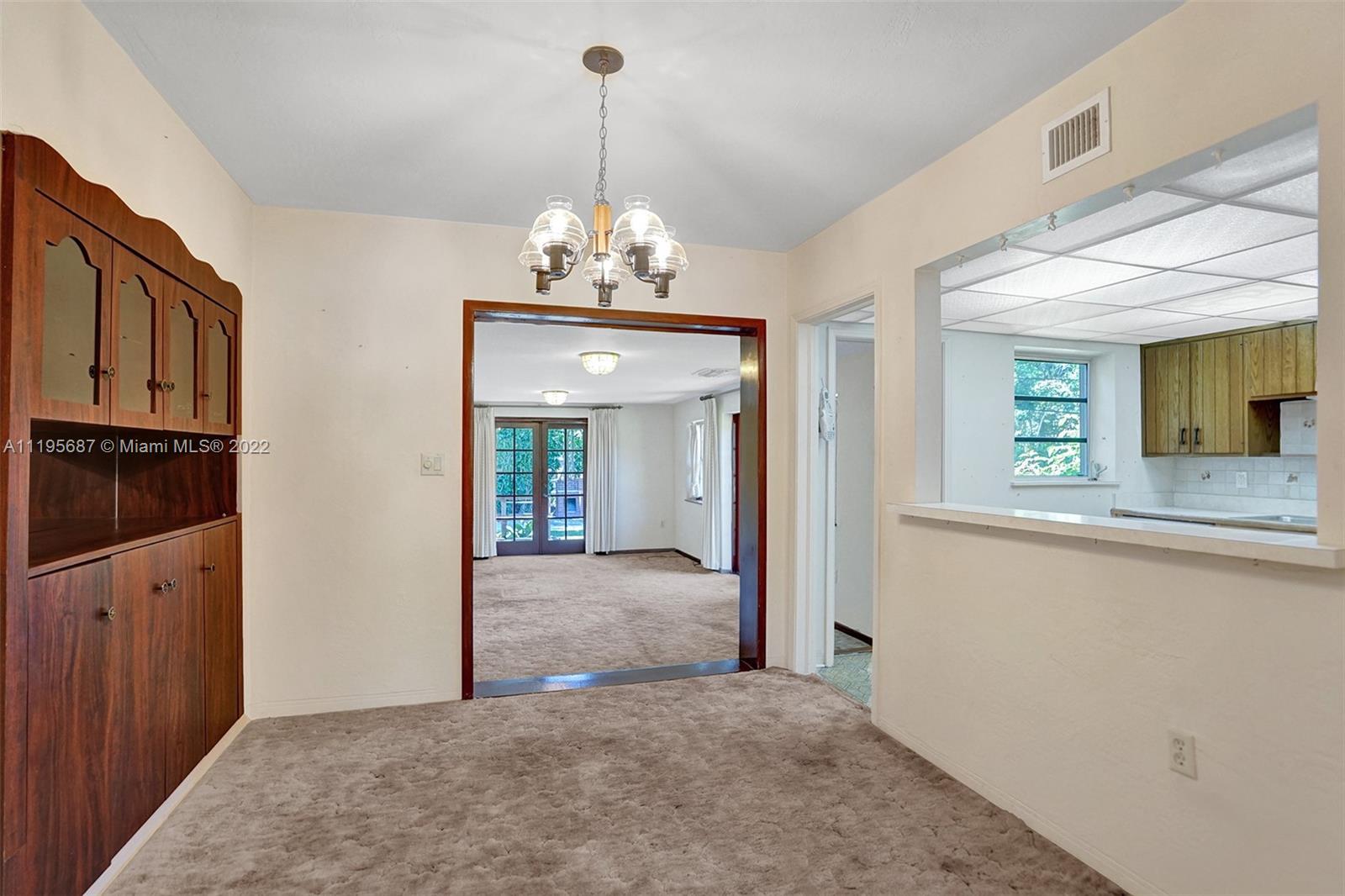 DAVIS MANOR - Residential