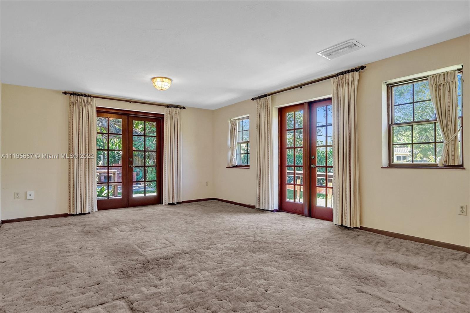 DAVIS MANOR - Residential