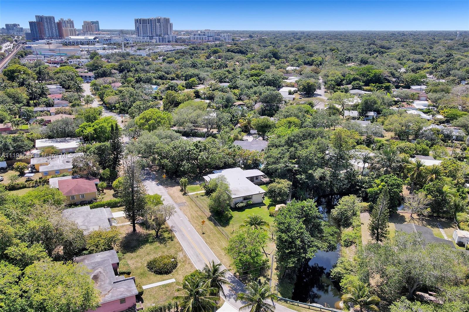 DAVIS MANOR - Residential