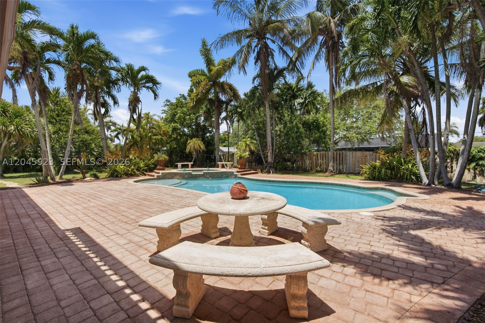 KINGS GROVE - Residential