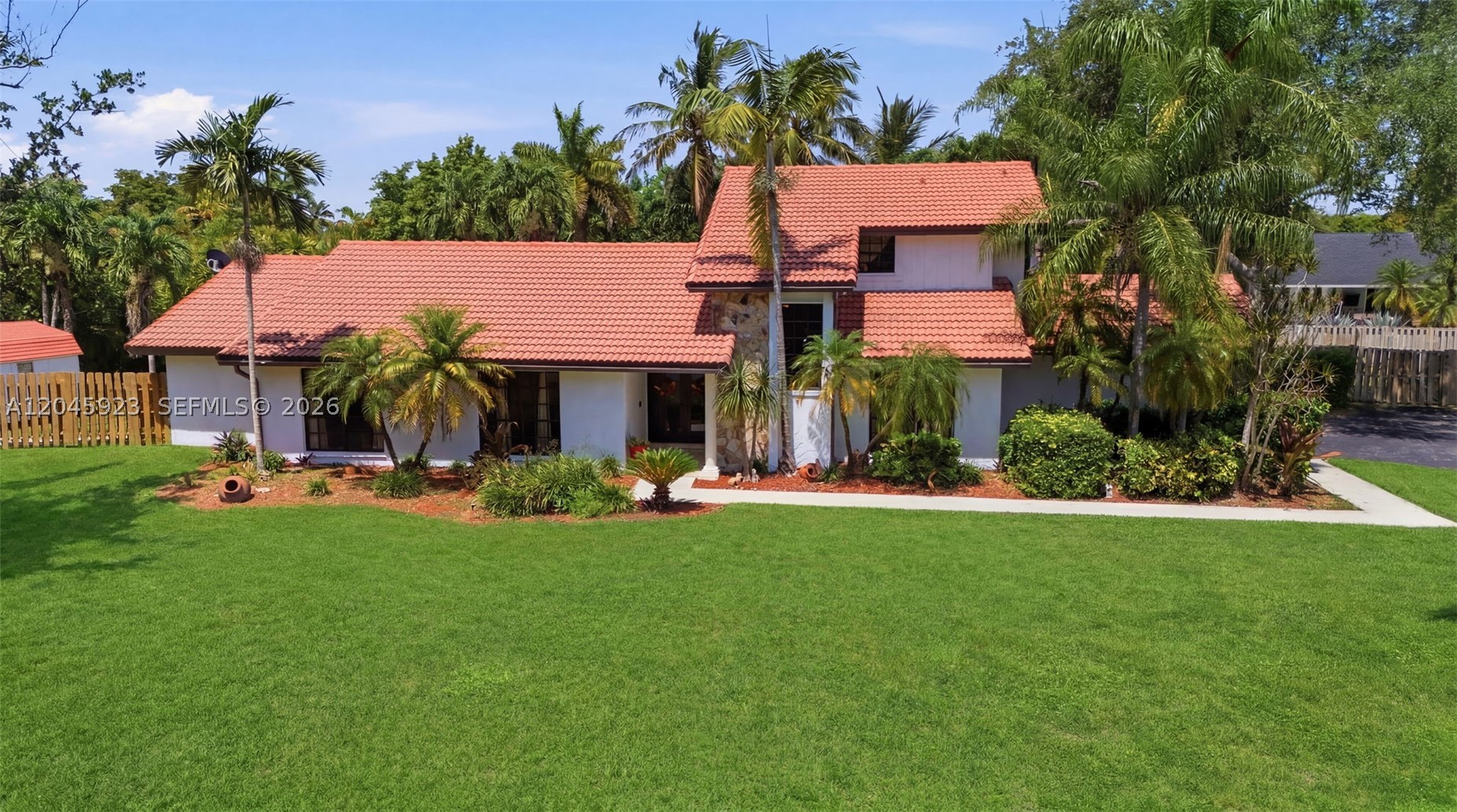 KINGS GROVE - Residential