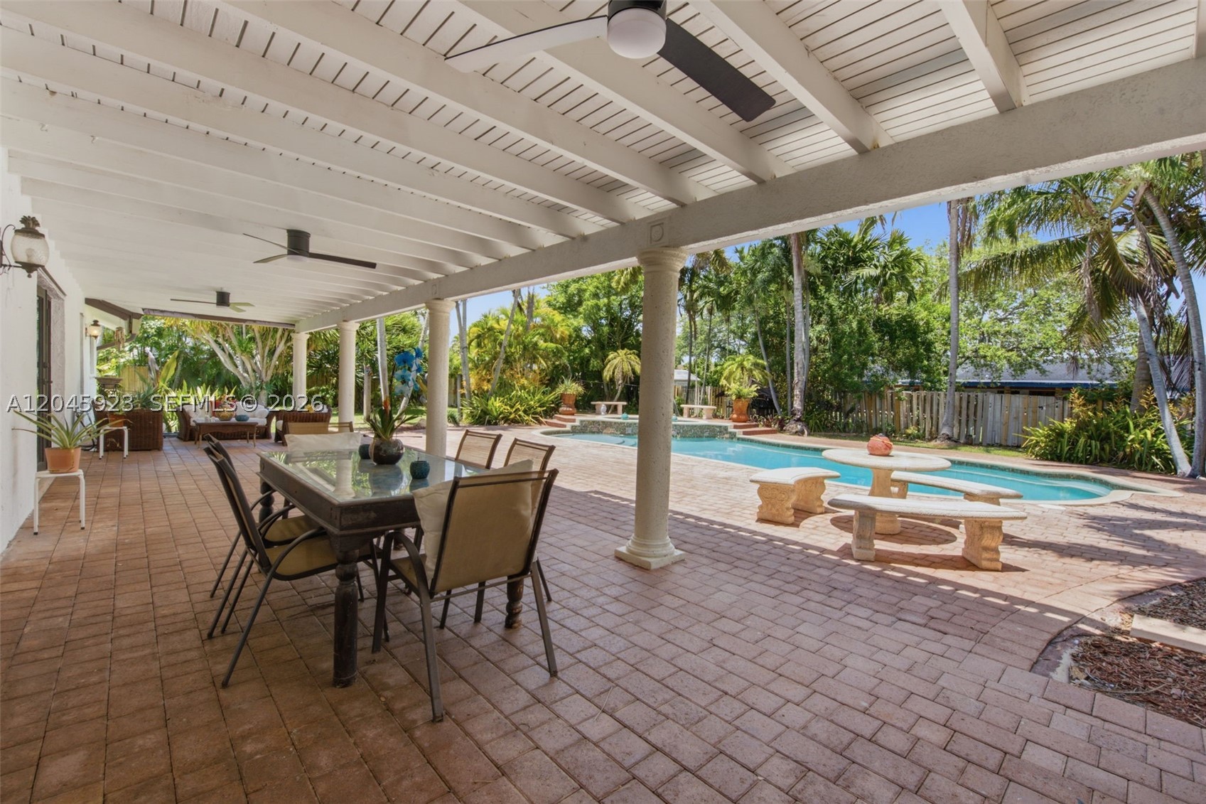 KINGS GROVE - Residential