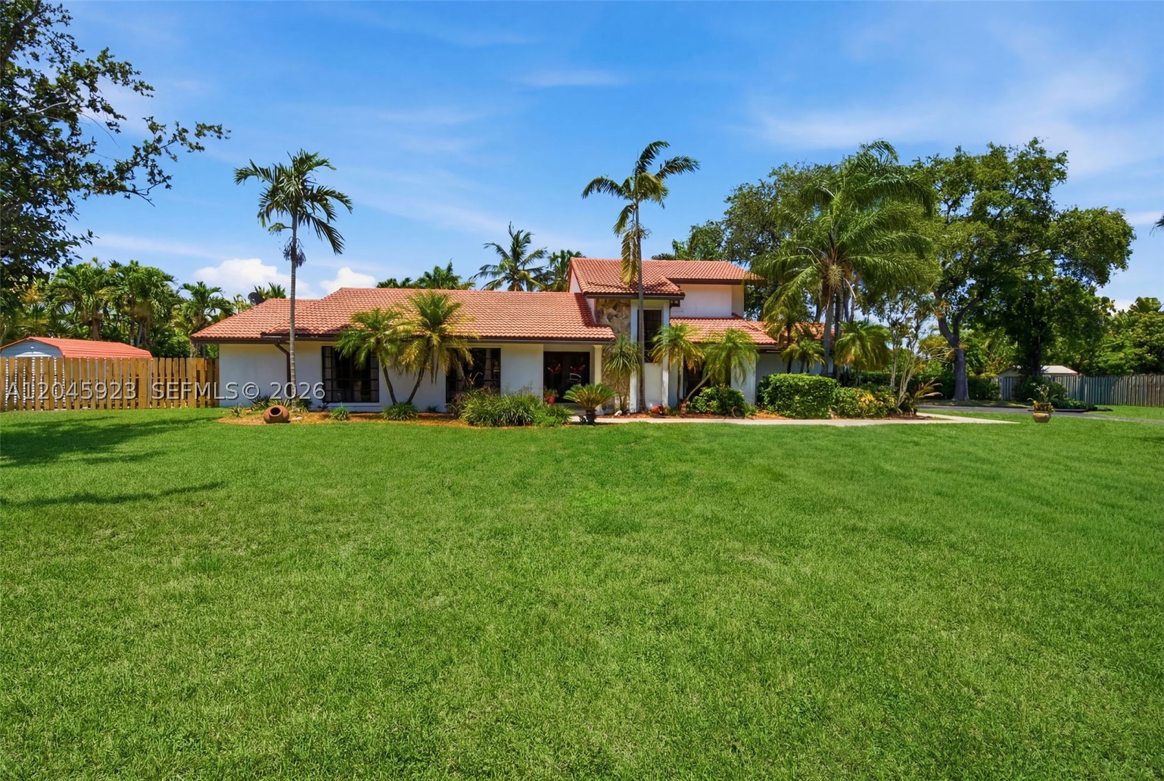 KINGS GROVE - Residential