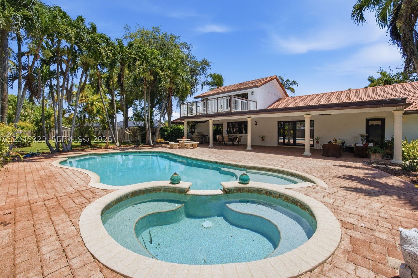 KINGS GROVE - Residential