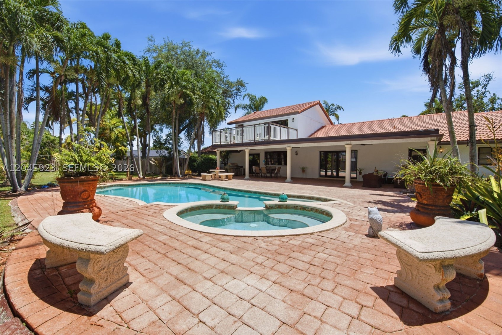 KINGS GROVE - Residential