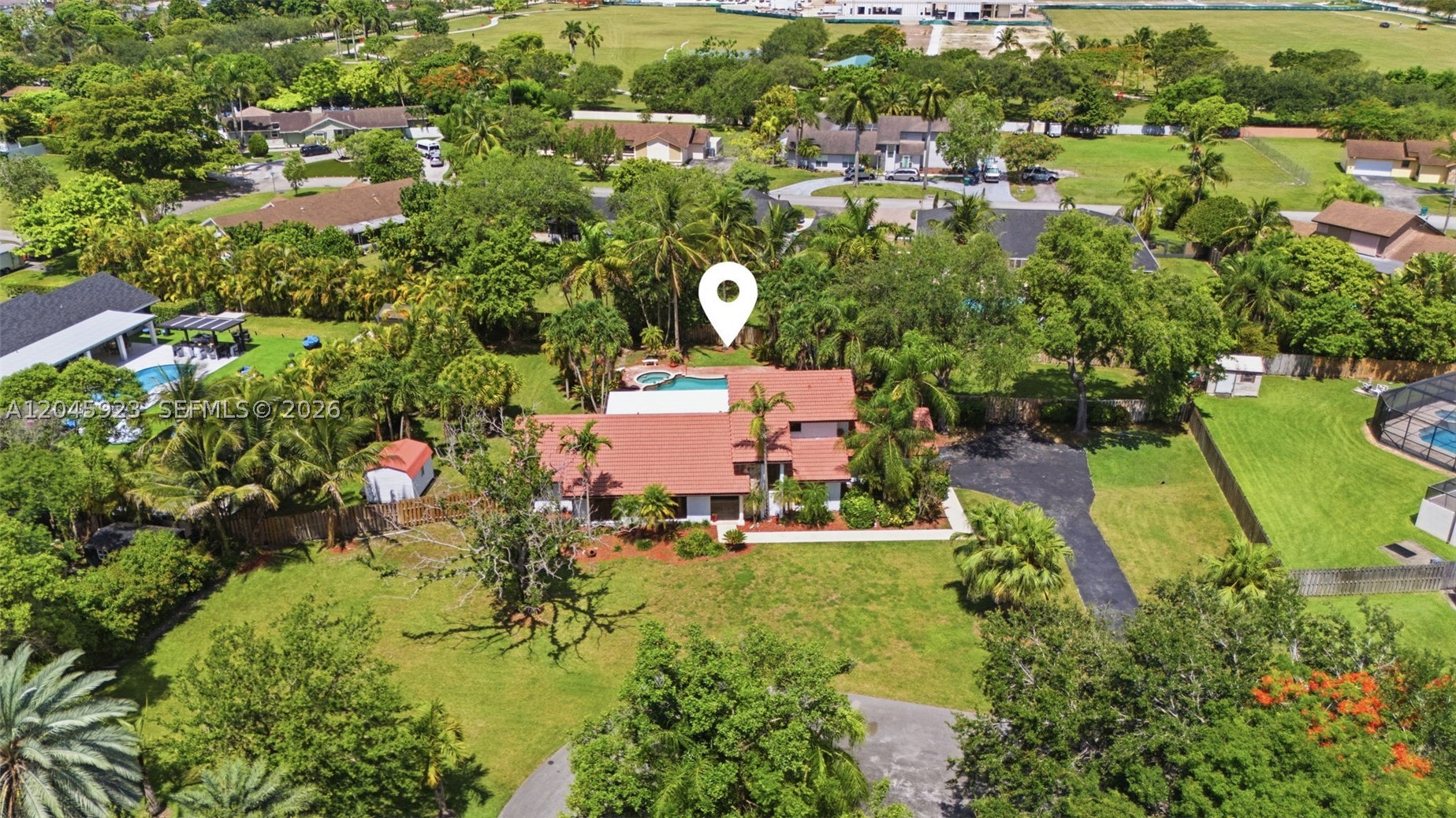 KINGS GROVE - Residential