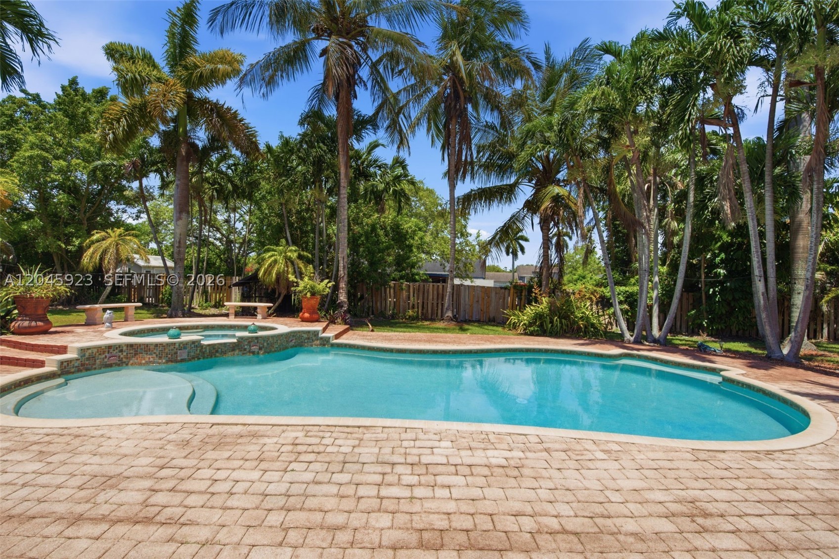 KINGS GROVE - Residential