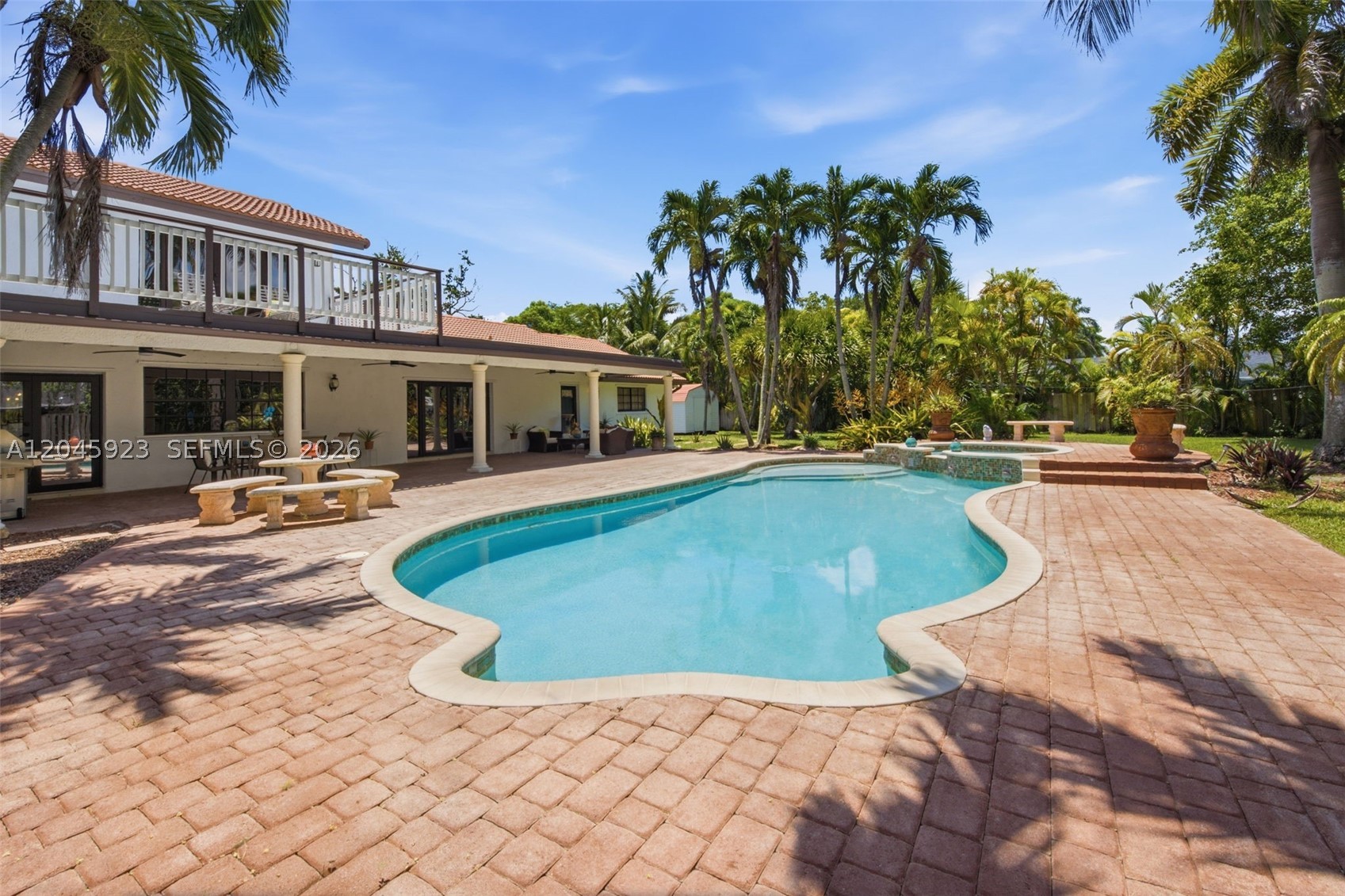 KINGS GROVE - Residential
