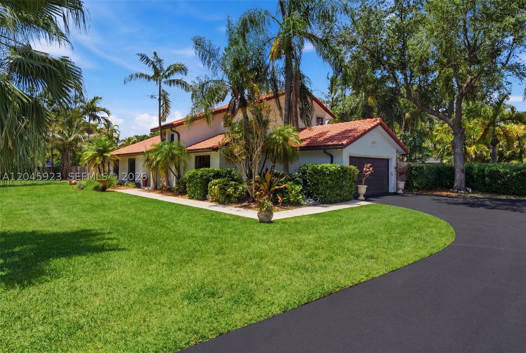 KINGS GROVE - Residential
