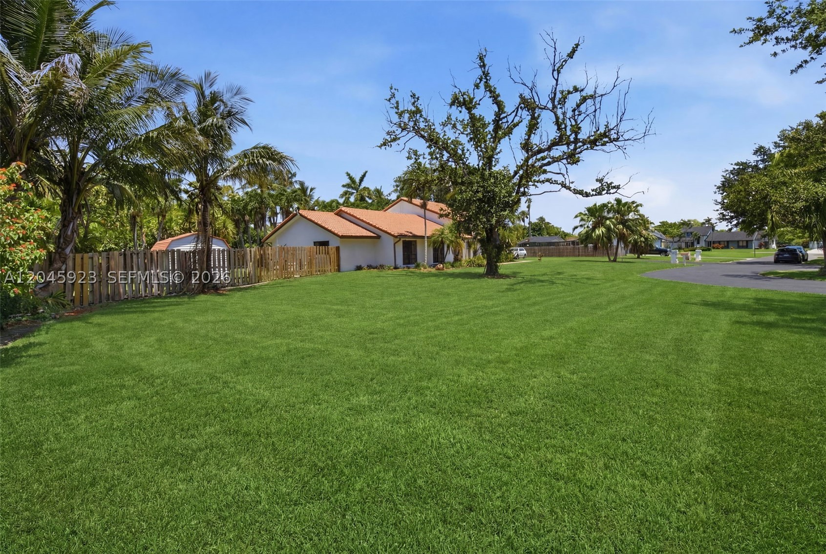 KINGS GROVE - Residential