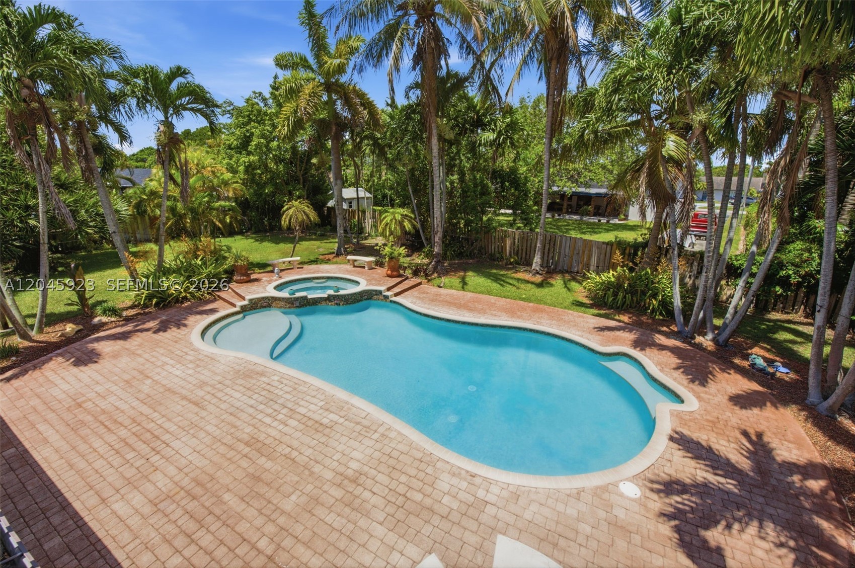 KINGS GROVE - Residential