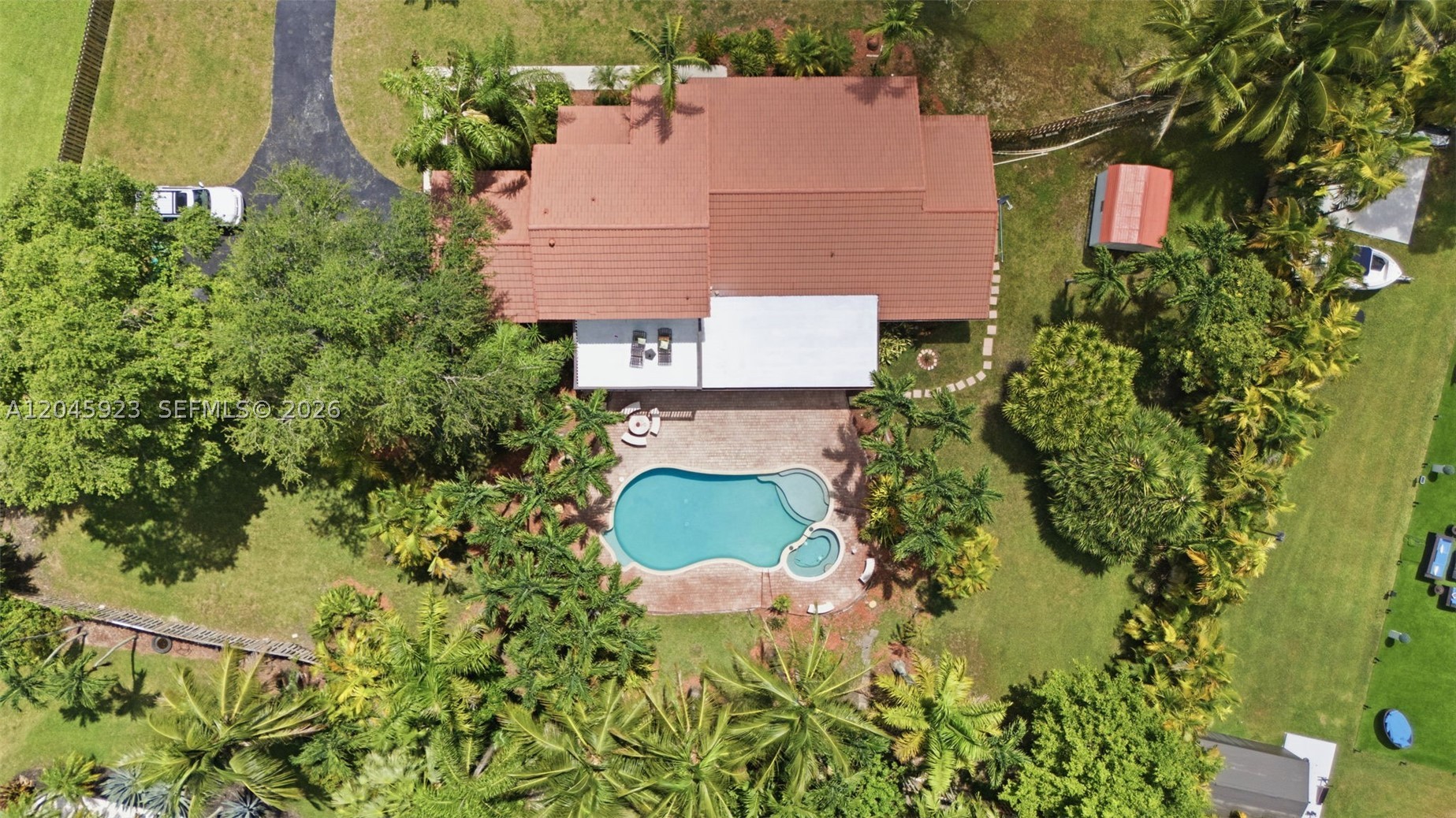 KINGS GROVE - Residential