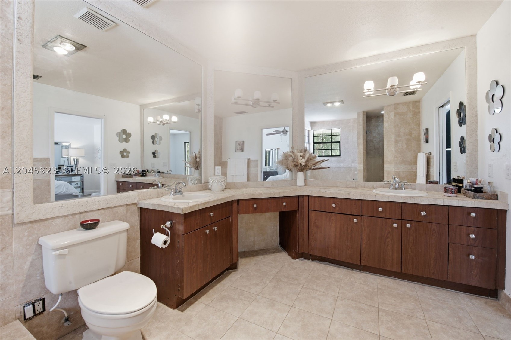 KINGS GROVE - Residential