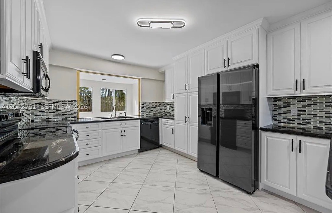 HOLLYWOOD HILLS SECOND AD - Residential