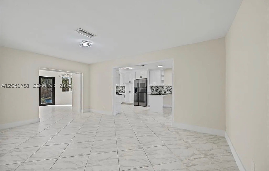 HOLLYWOOD HILLS SECOND AD - Residential