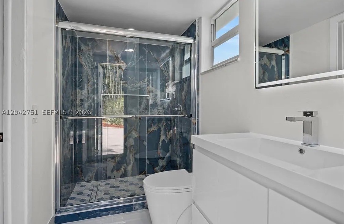 HOLLYWOOD HILLS SECOND AD - Residential