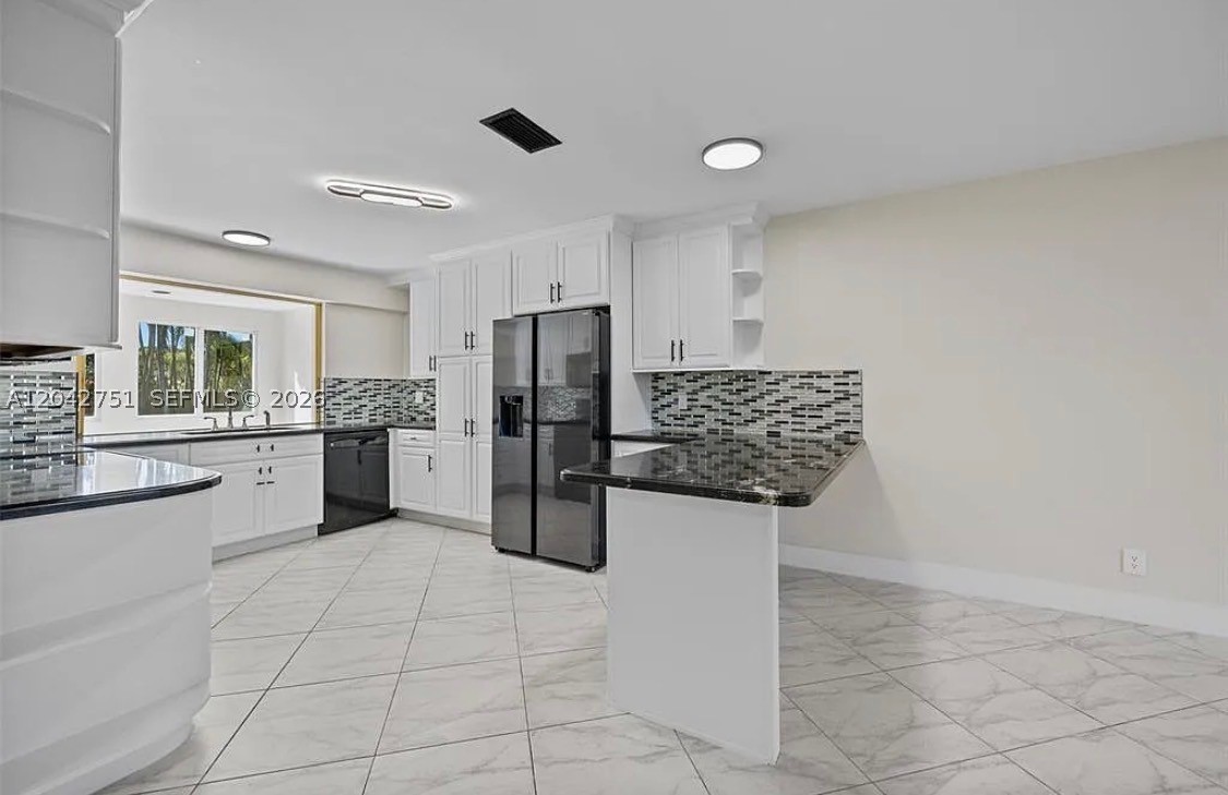 HOLLYWOOD HILLS SECOND AD - Residential