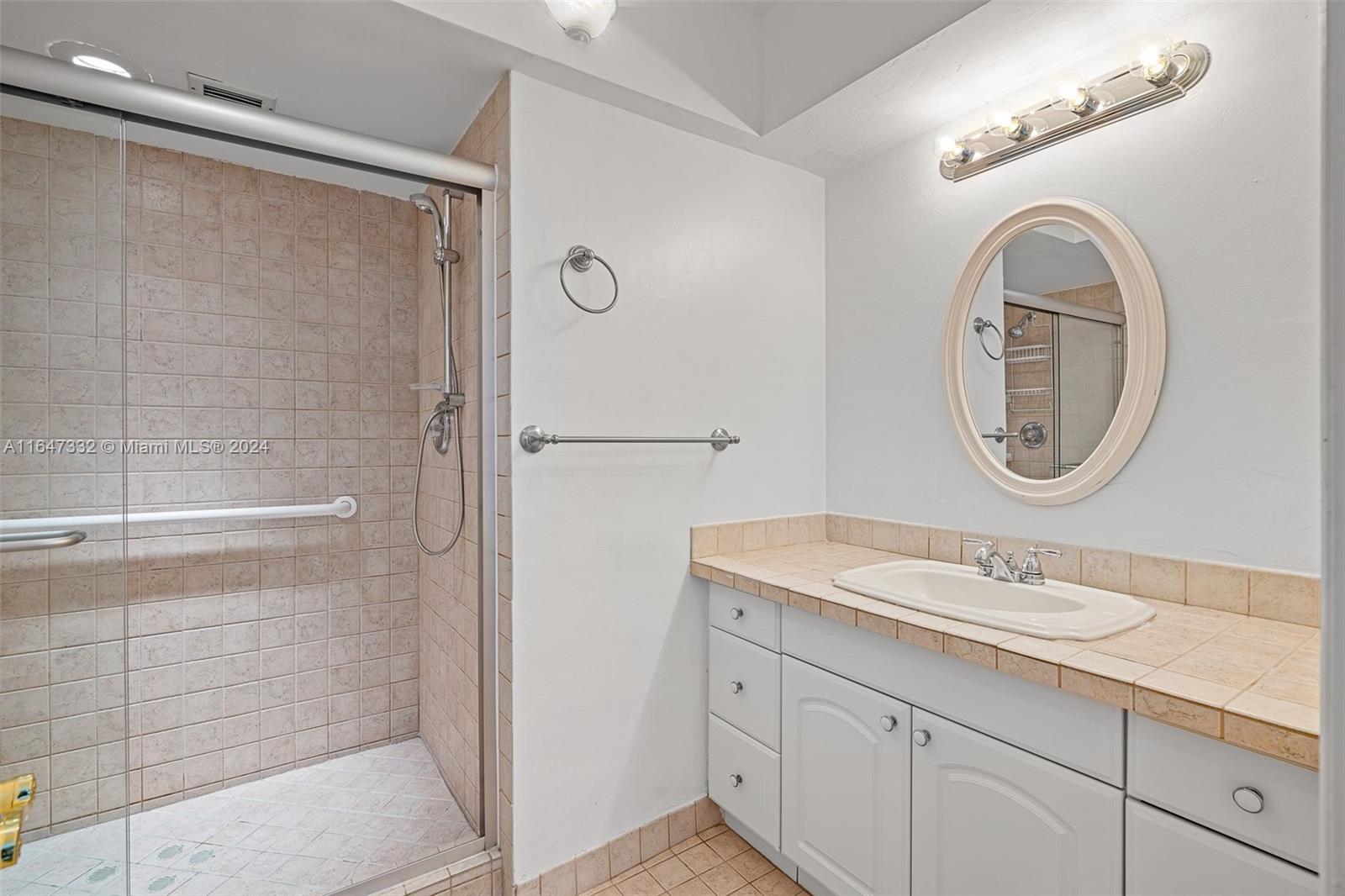 1600 SOUTH BAYSHORE LANE - Residential Lease