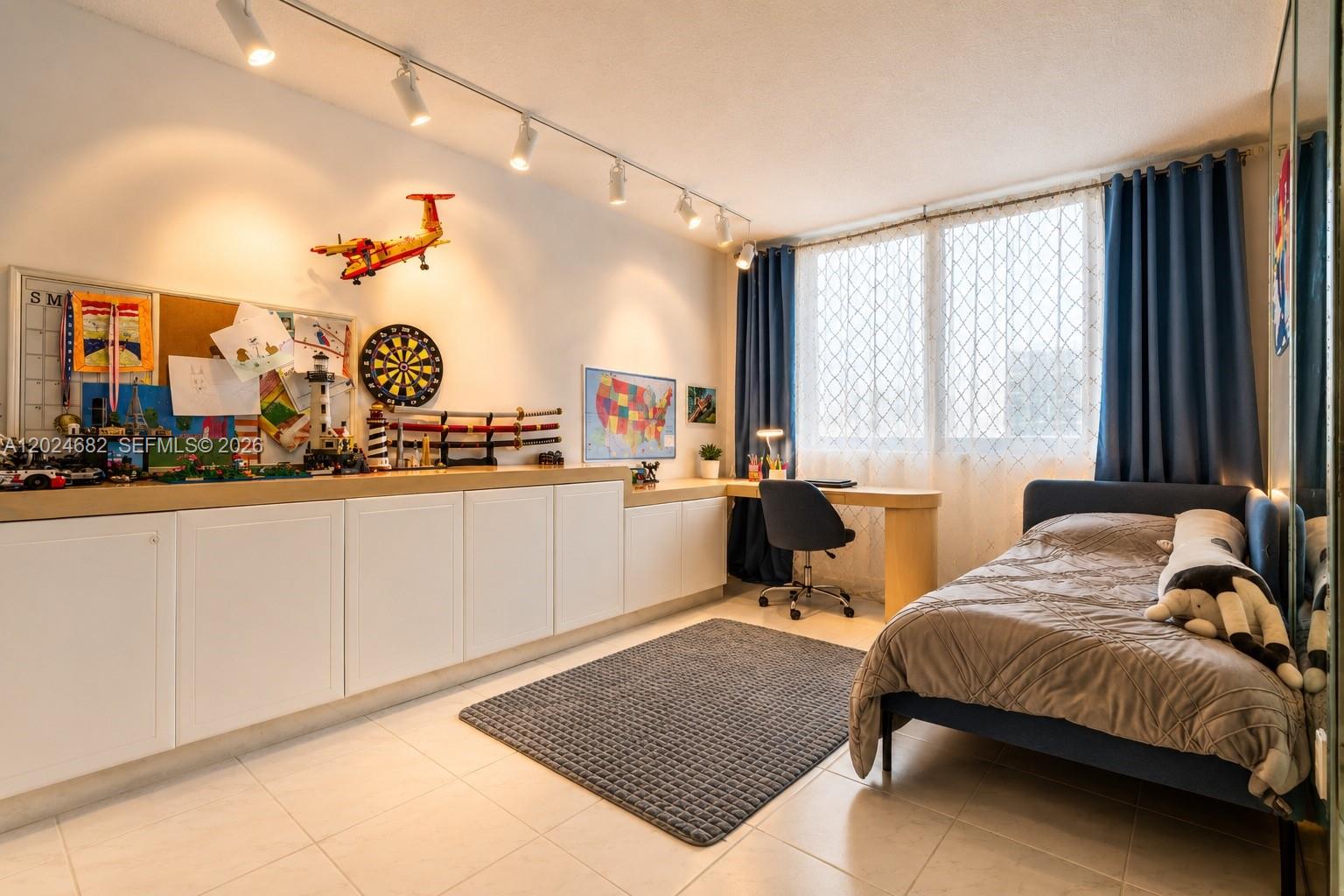 ARLEN HOUSE CONDO - Residential