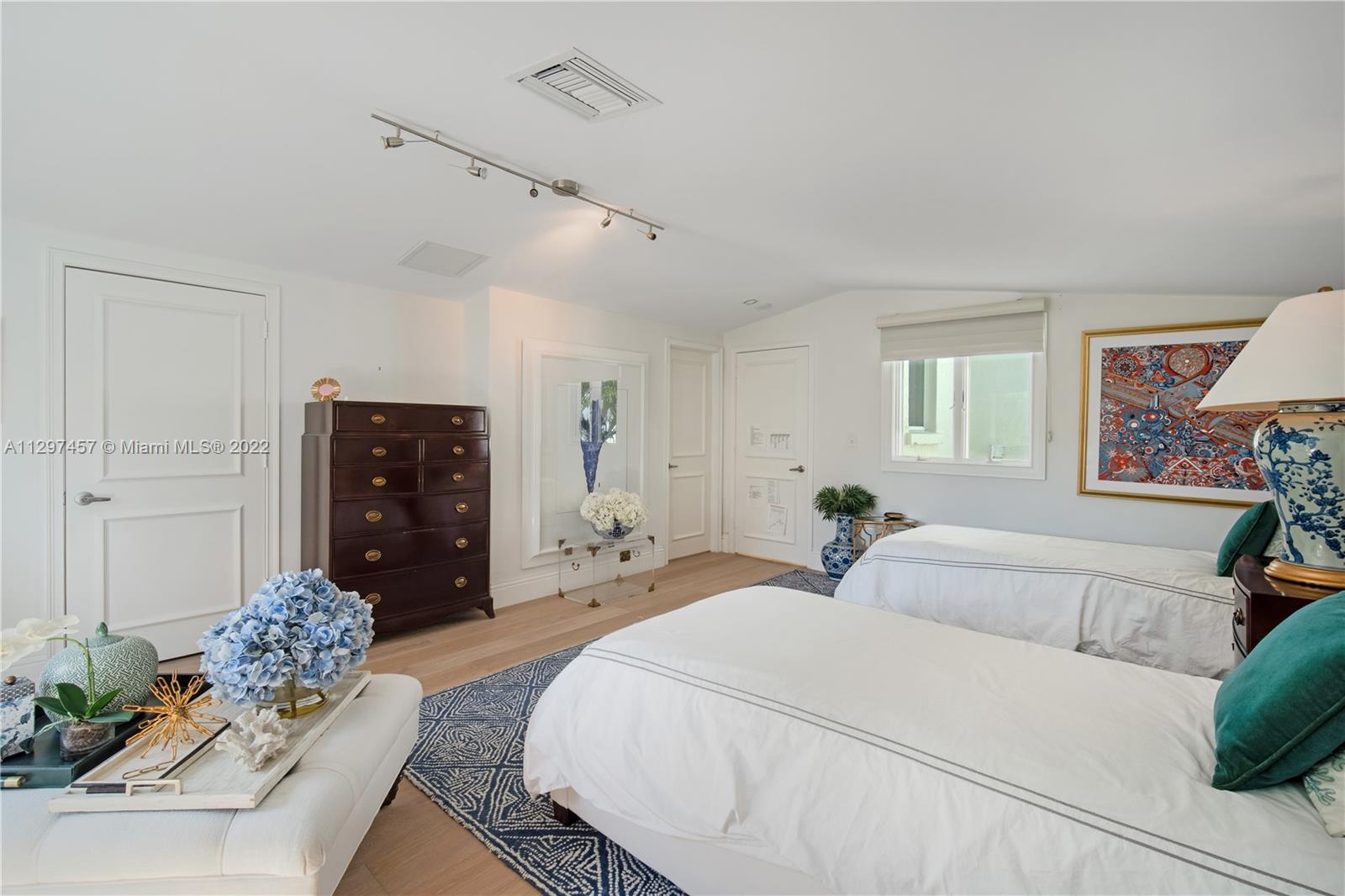 G B VILLAS - Residential Lease