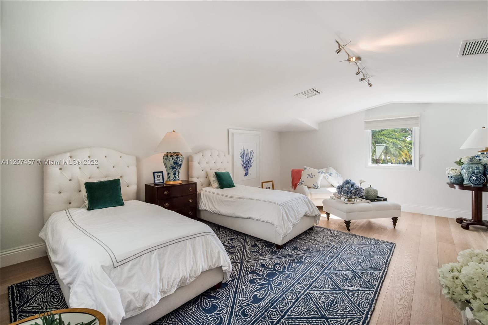 G B VILLAS - Residential Lease