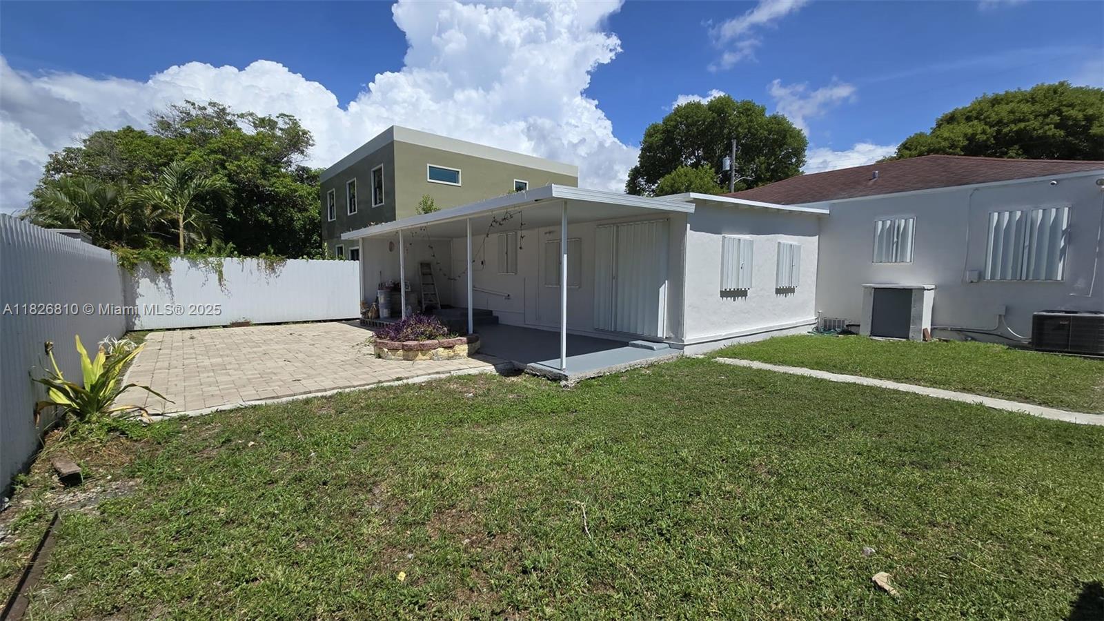 EUGENIA GROVES PARK - Residential