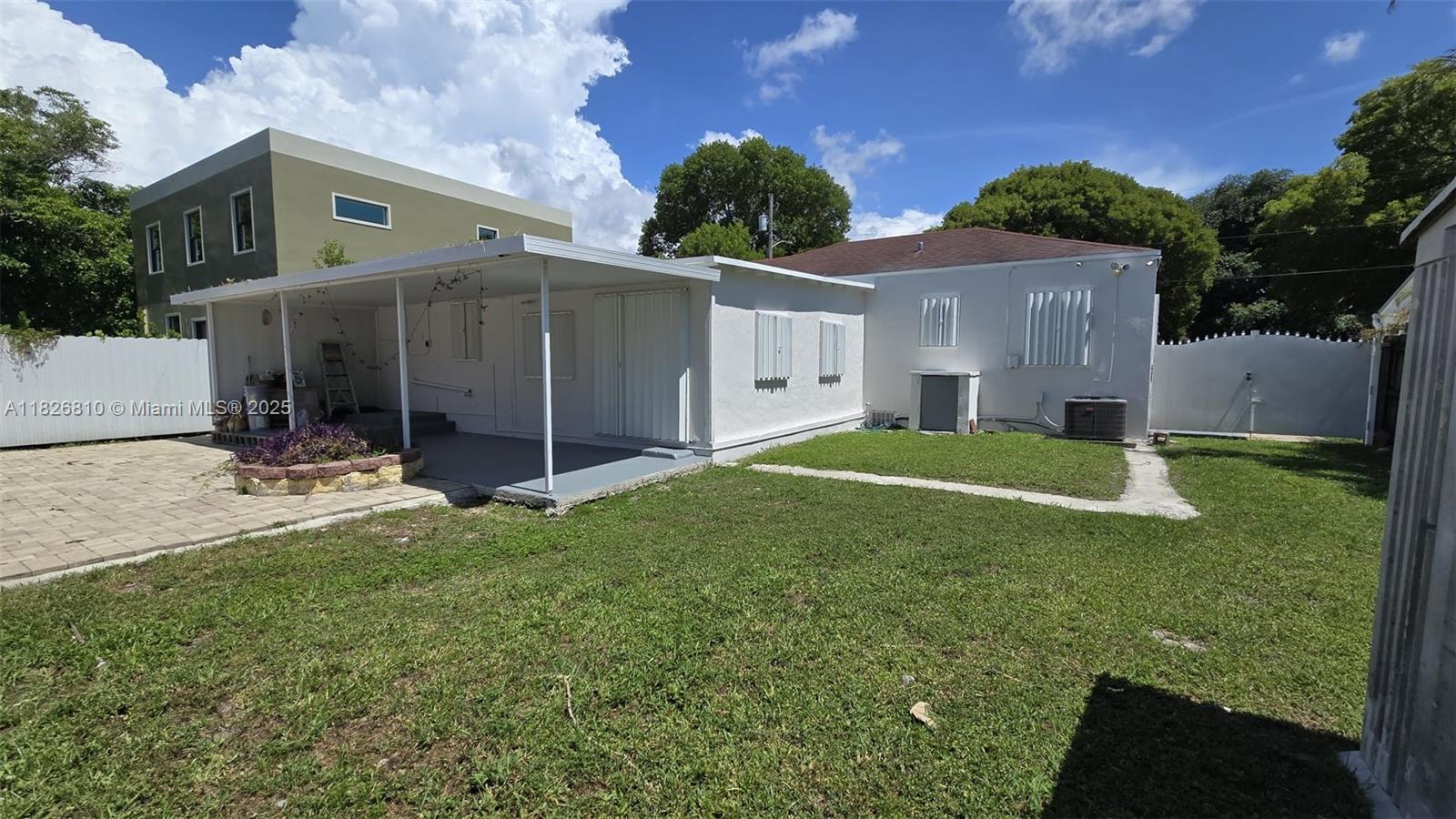 EUGENIA GROVES PARK - Residential