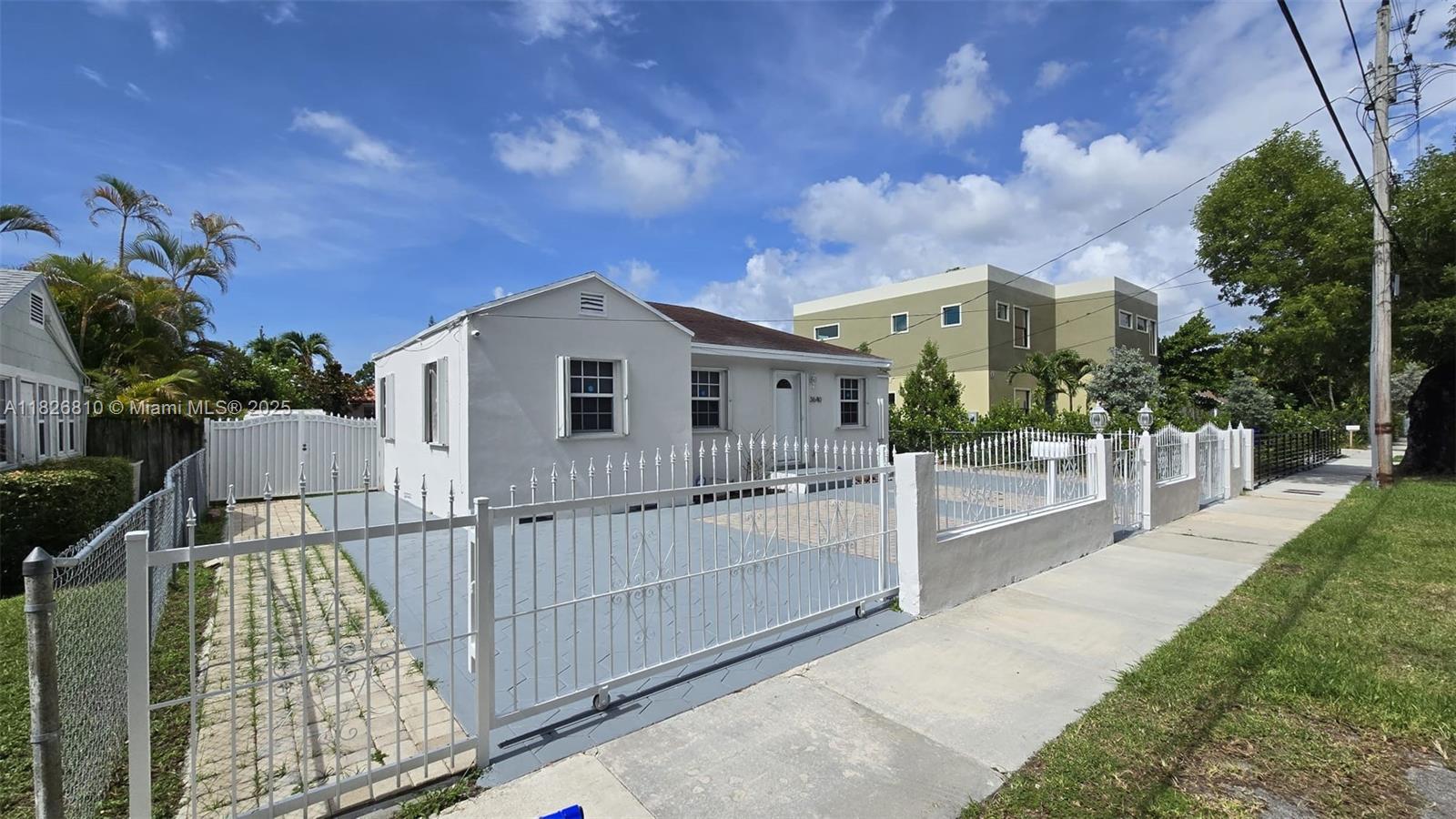 EUGENIA GROVES PARK - Residential