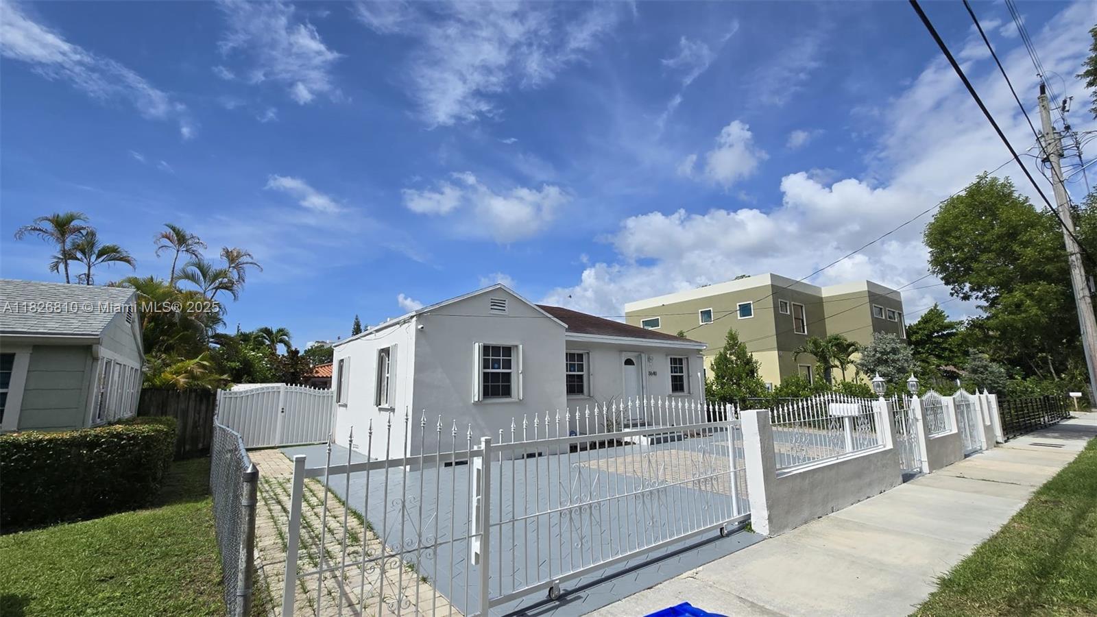 EUGENIA GROVES PARK - Residential