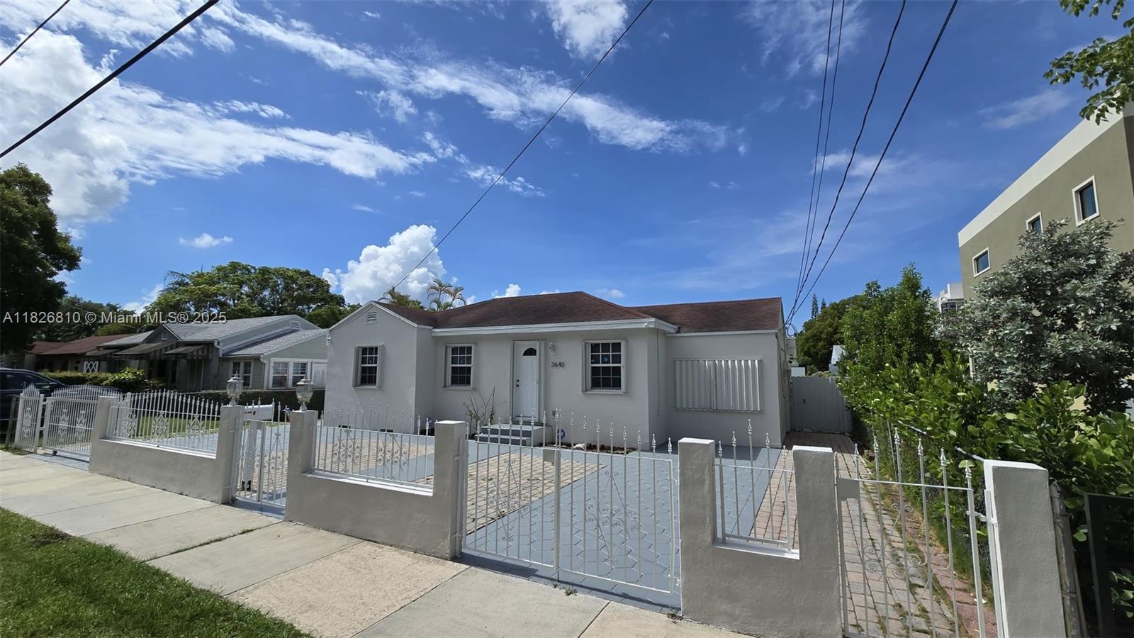 EUGENIA GROVES PARK - Residential