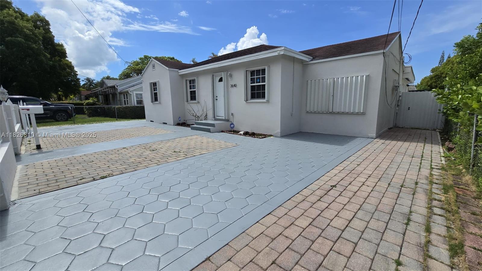 EUGENIA GROVES PARK - Residential