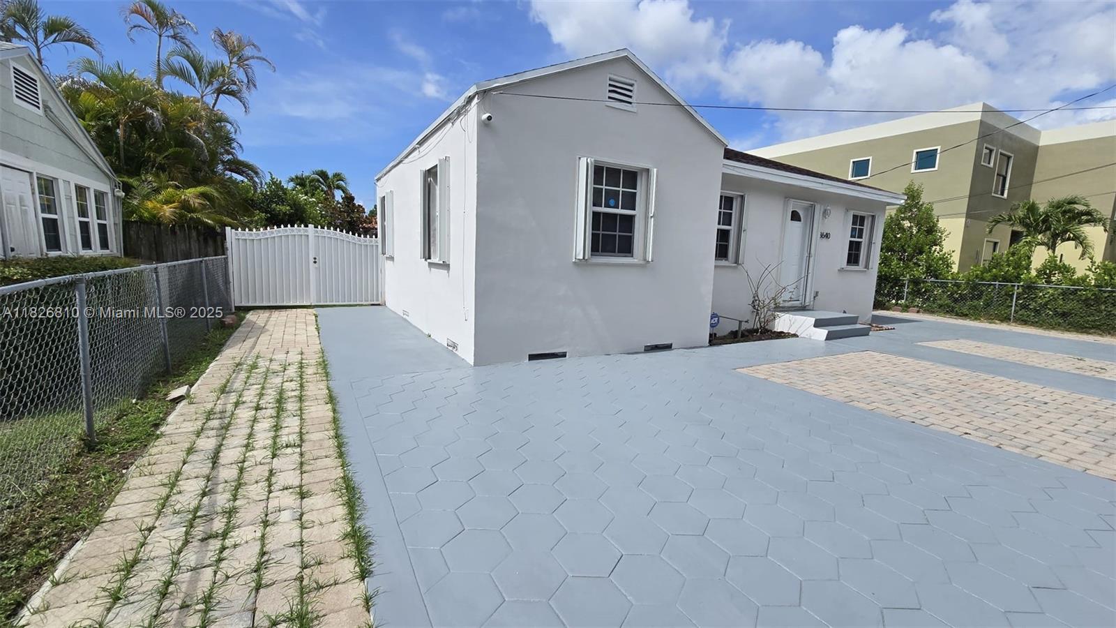 EUGENIA GROVES PARK - Residential